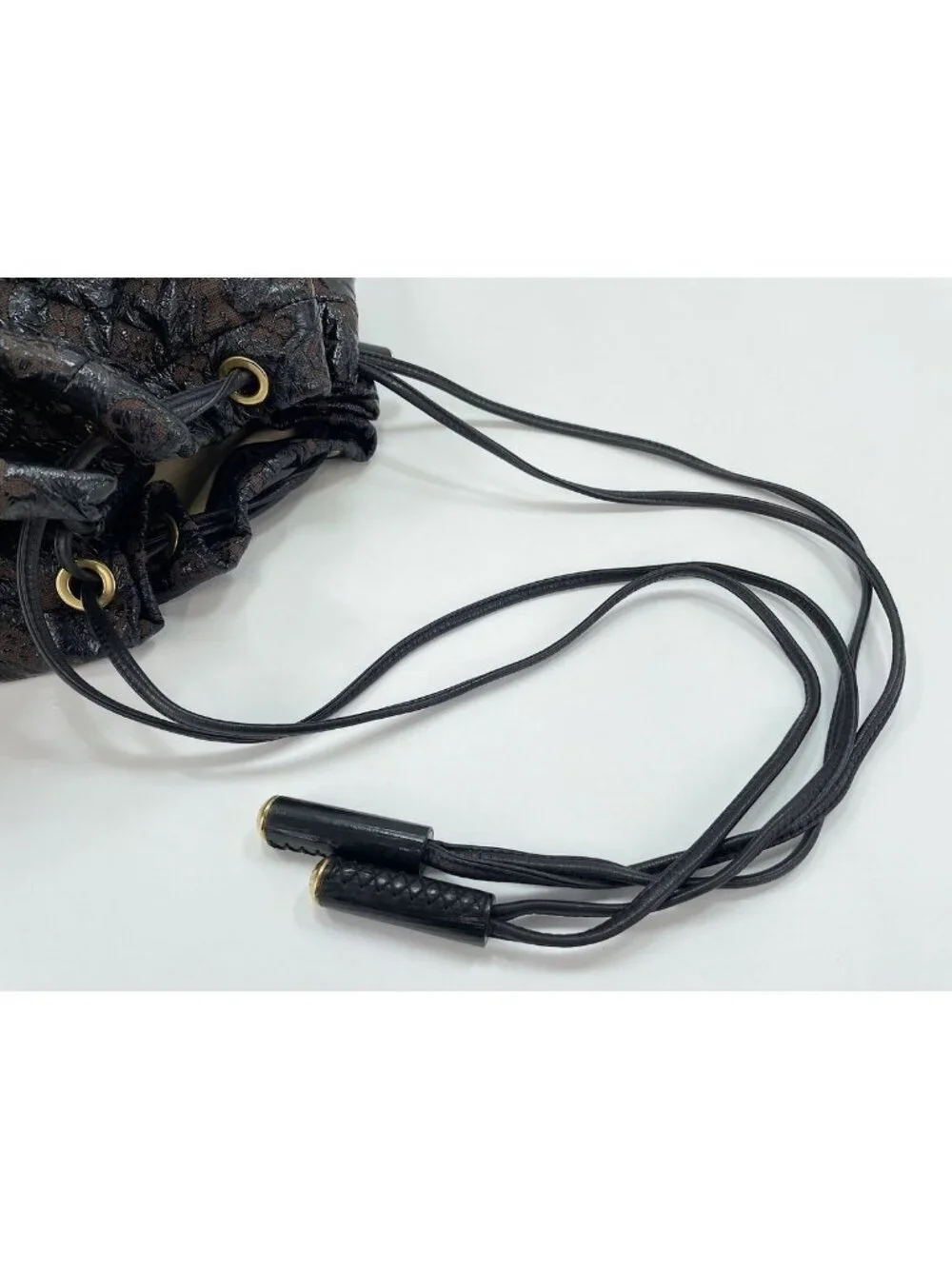 Louis Vuitton Shoulder Bag Squeaky